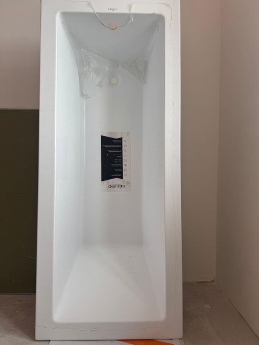 Продаётся акриловая ванна.