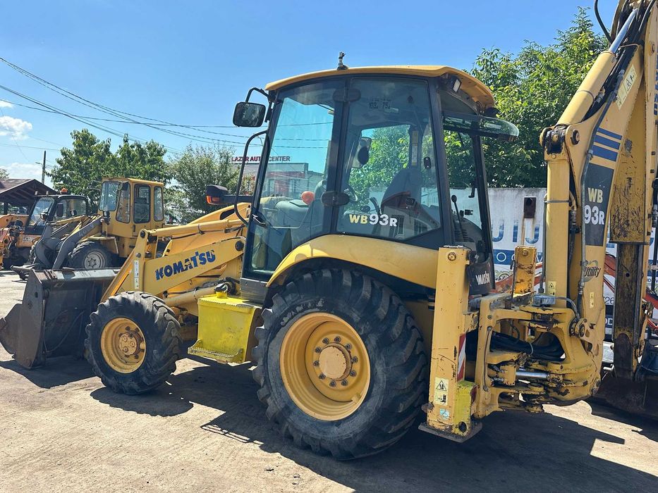 Buldoexcavator Komatsu WB 93 R 2010 accept variante auto !