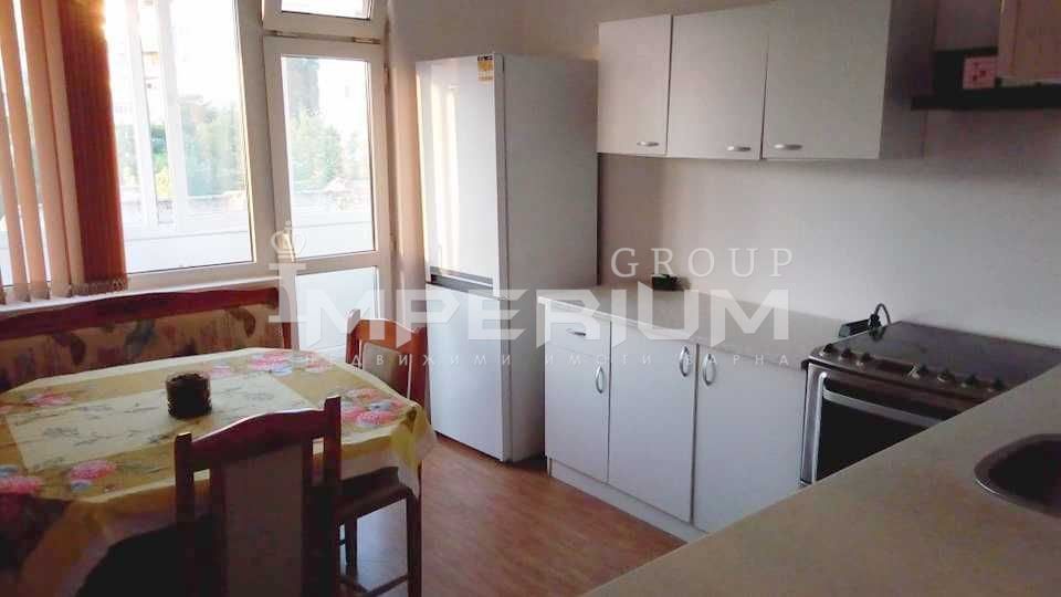Тристаен апартамент под наем в района на кв. Левкси, гр. Варна