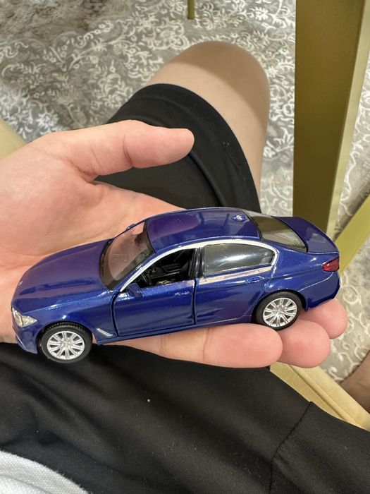 Моделька бмв м550