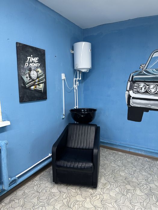 Продается парикмахерская-в стиле барбершоп.