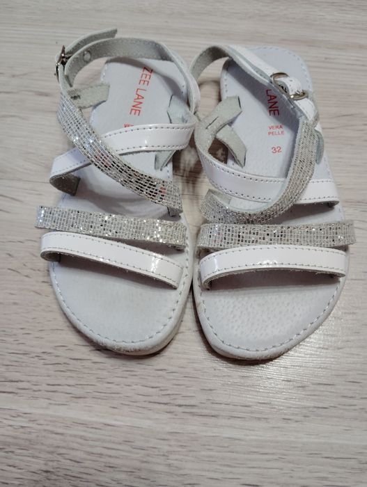 Vând sandalute Nr 32