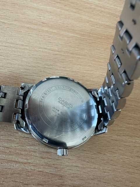 Елегантен мъжки часовник Casio Beside BEM-118 – Тънък профил, класически стил