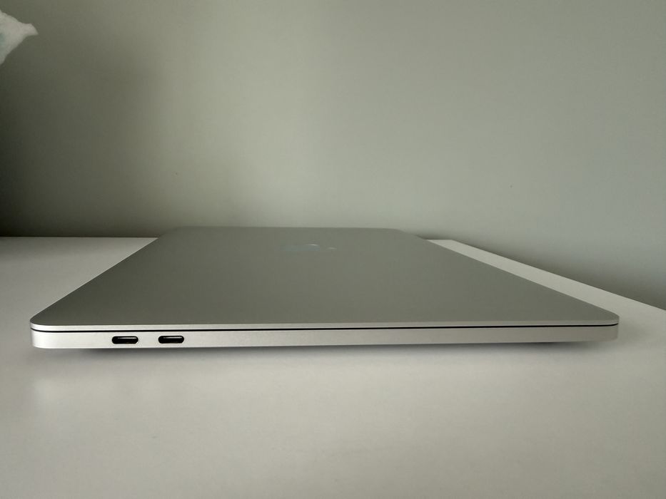 MacBook Pro 2020 M1 chip, 13-inch 8 GB/256