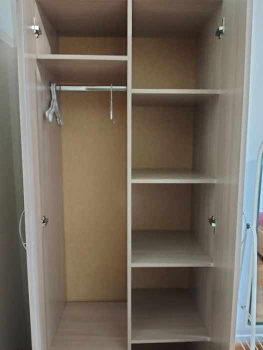 Продам двухдверный шкаф