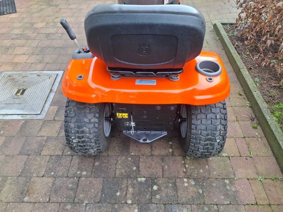 Tractor de tuns iarba