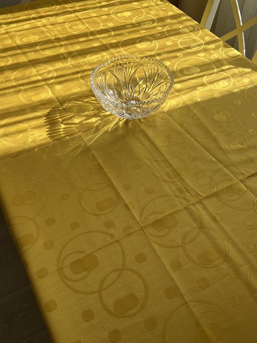 Новая яркая скатерть