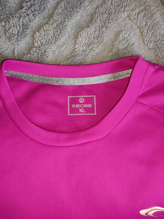 Спортивная мужская футболка