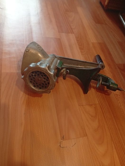Продам мясорубку