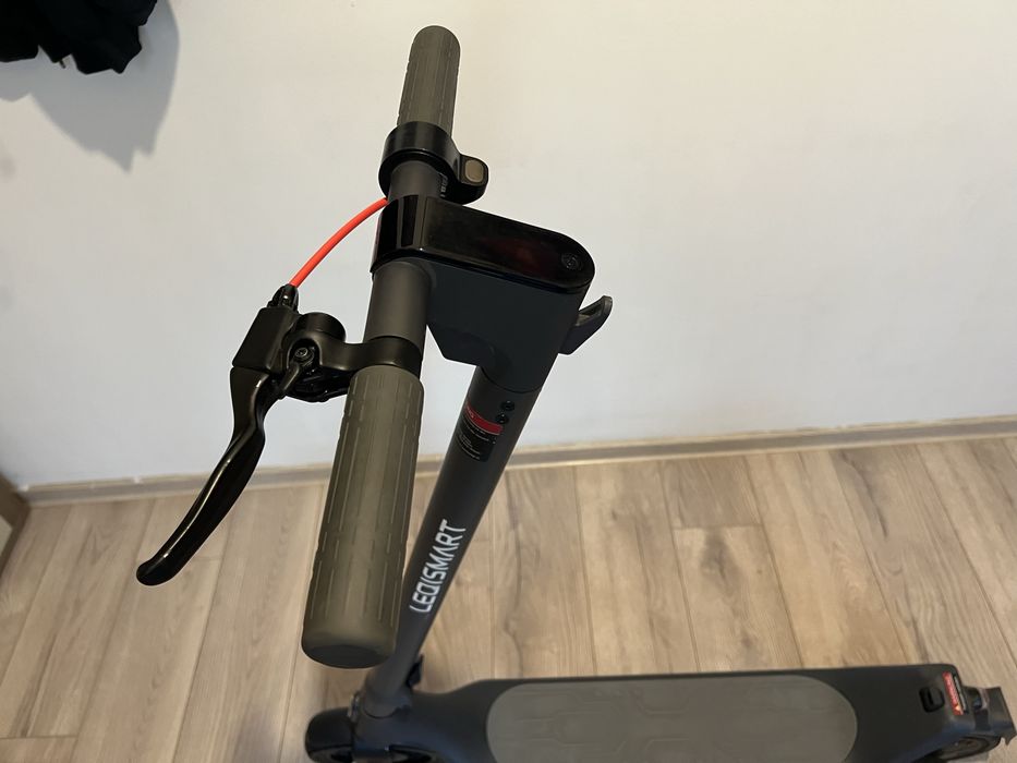 Trotineta electrica LEQISMART A11 vand sau schimb cu bicicleta