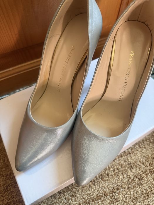 Обувки с тънък ток стилето