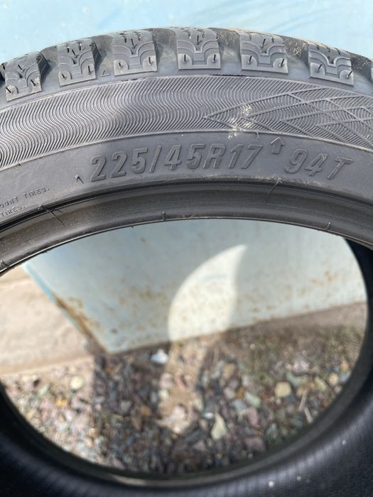 Автошина б/у  225/45 R17 MAXXIS