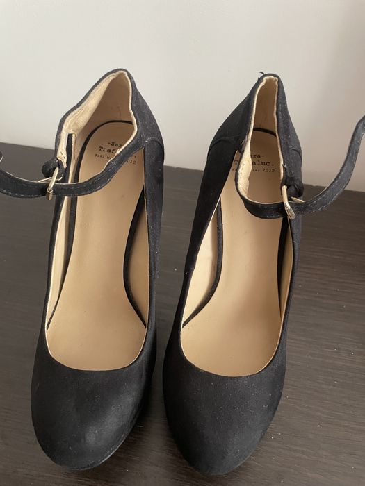 Кожаные ботильоны Zara