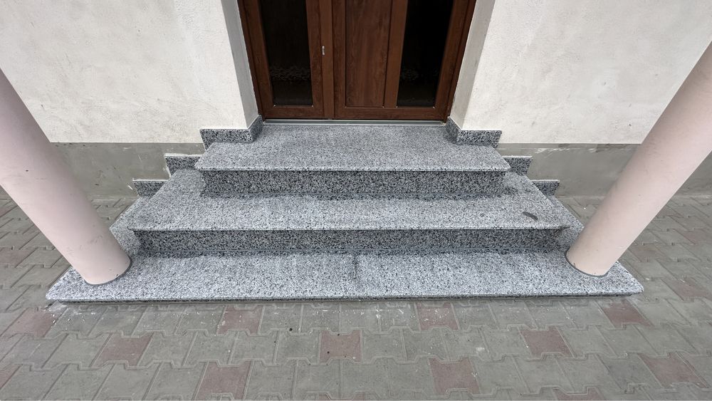 Blat/Glafuri/Trepte de granit natural la comanda