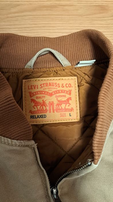 Vesta levis work wear.       Carhartt dickies deus