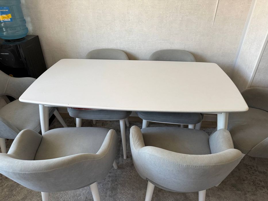 Стол обеденный 150×80 + 6 мягких стульев в хорошем состоянии