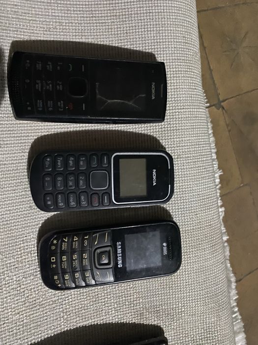 Телефоны Nokia и Motorola