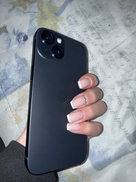 Продавам iphone 15