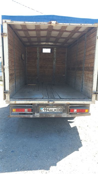 Газель 2005 года.