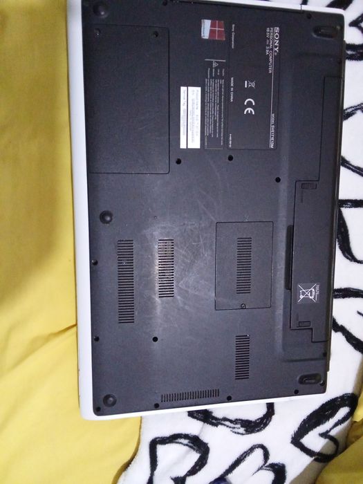 Vând laptop SONY