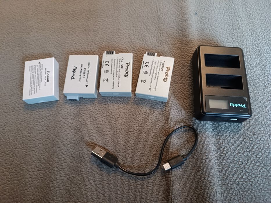 Canon eos 650D с двумя объективами