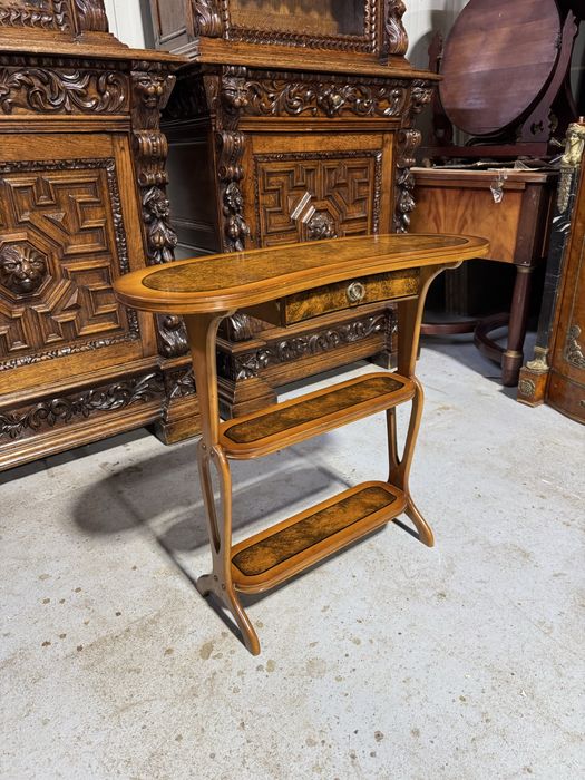 Masuta semiovala din lemn cu sertar