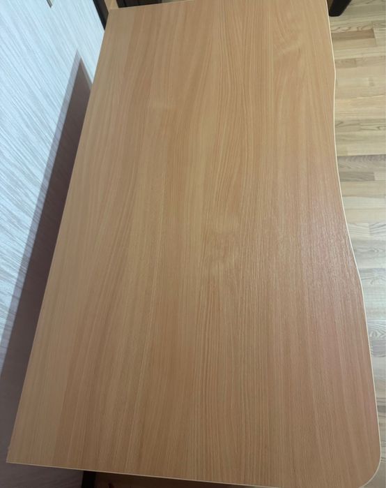 Продам стол с тумбой