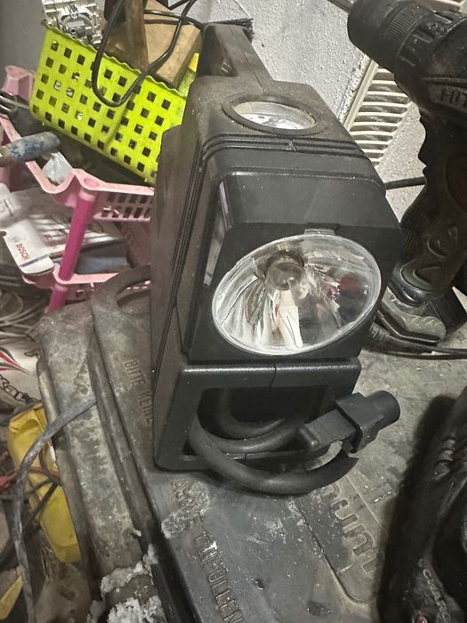 Compresor Auto + Lanterna Roșu / Alb