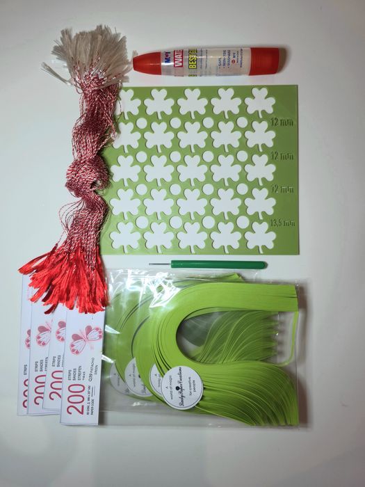 Set confectionat 100 martisoare quilling trifoi norocos