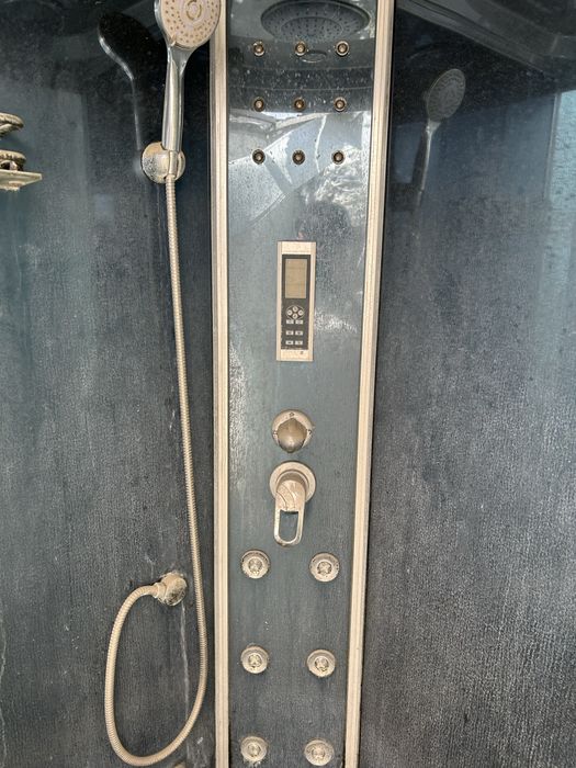 Угловая душевая кабина для дома