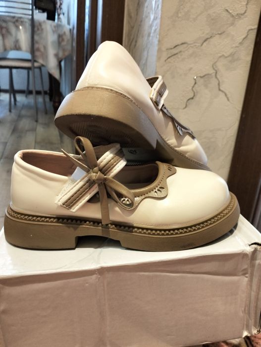 Продам туфельки на девочку