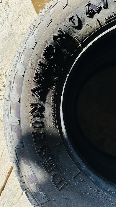 Продавам Гуми 255/75R17