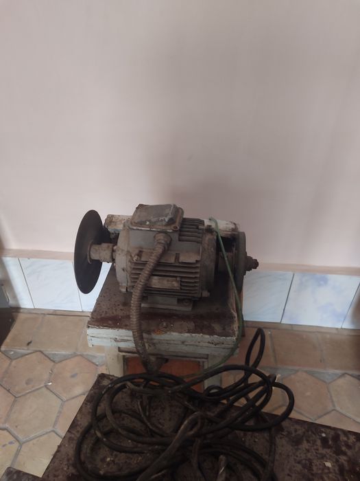 Taxta kesadigan stanok.