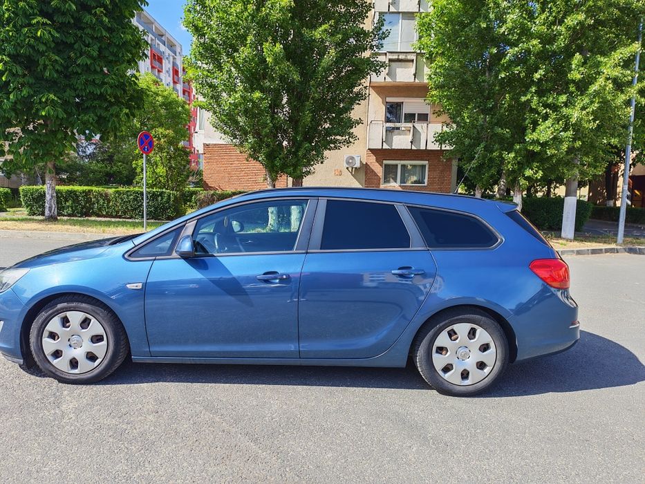 Opel Astra J  2013 Benzina