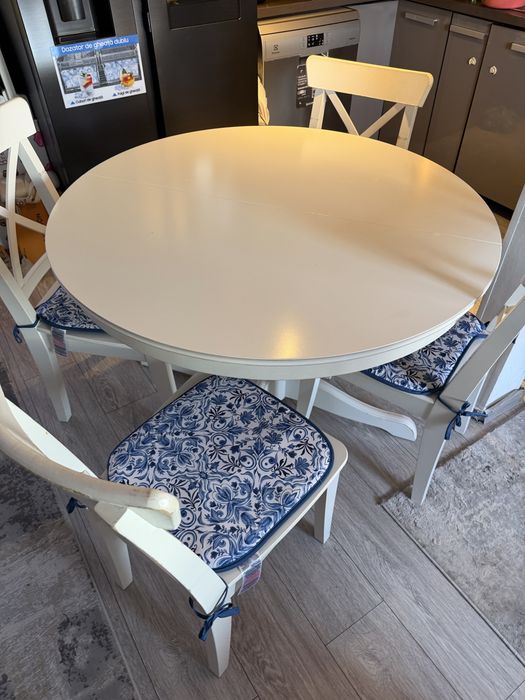 Masa extensibila Ikea cu 4 scaune incluse, cumparate cu 2900 lei