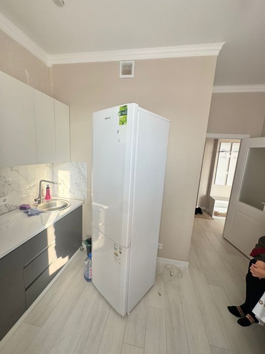 Продам Холодильник на запчасти