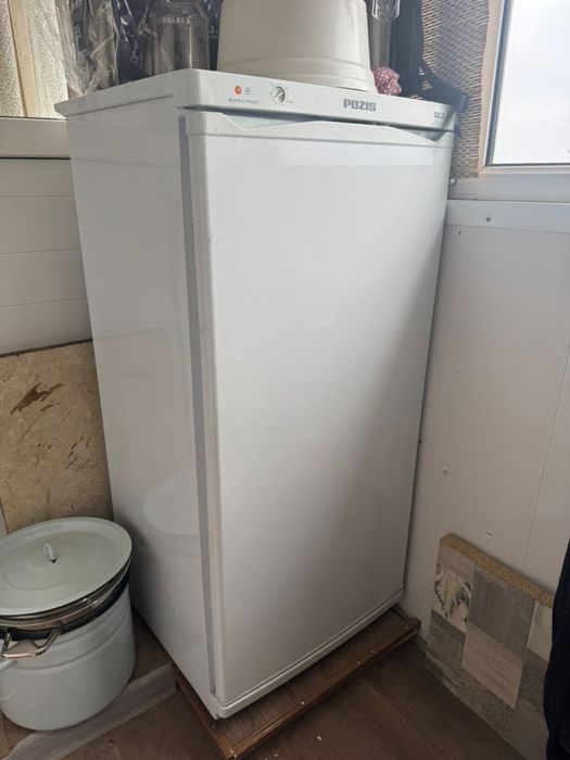 Морозильник почти новый