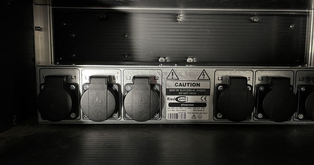 Distribuitor 380 V la 220 V 32A