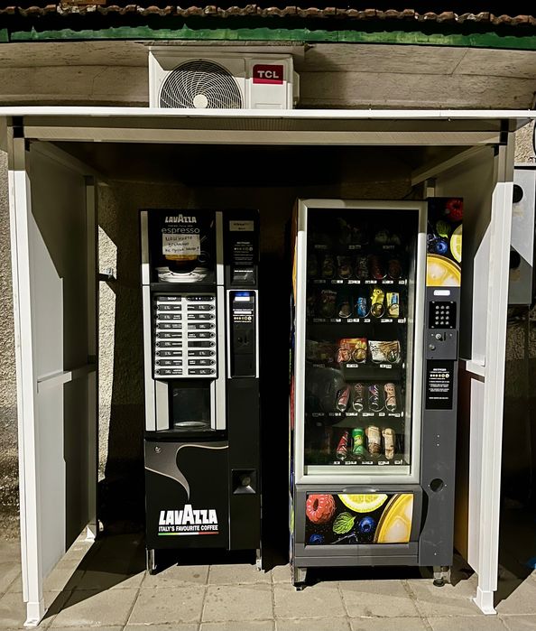 Вендинг център-две работещи машини плюс навес