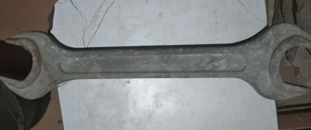 Продам большой гаечный ключ 50-55