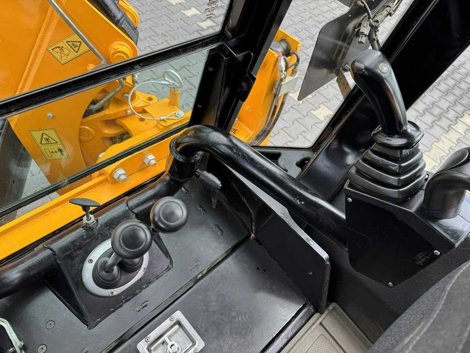 Экскаватор-погрузчик JCB MIDI CX Szybkozłącze