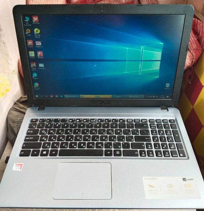 Noutbuk Asus Srochniy