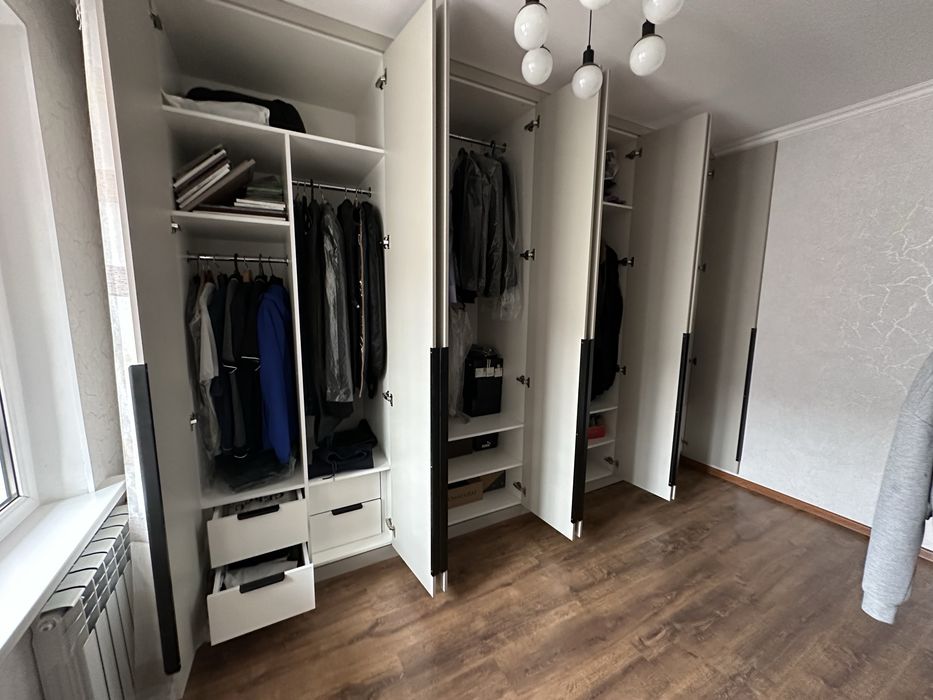 Продается встроенный шкаф