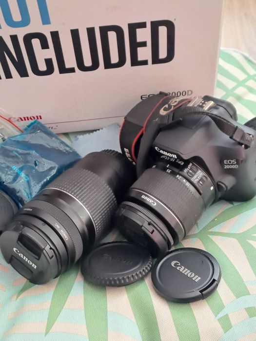 Цялостен комплект фотоапарат Canon EOS2000D / EF-S18-55mm EF 75-300mm