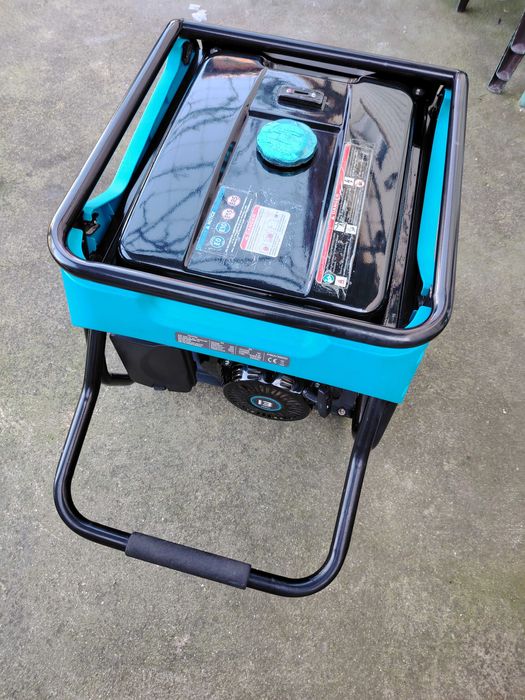 Бензинов монофазен генератор.