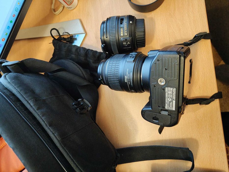 Nikon DSLR D3200 cu 2 obiective si geanta