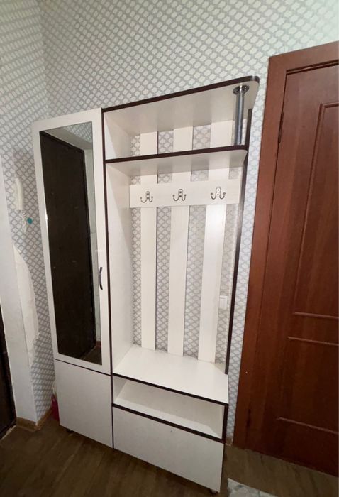 Белый шкаф для прихожей