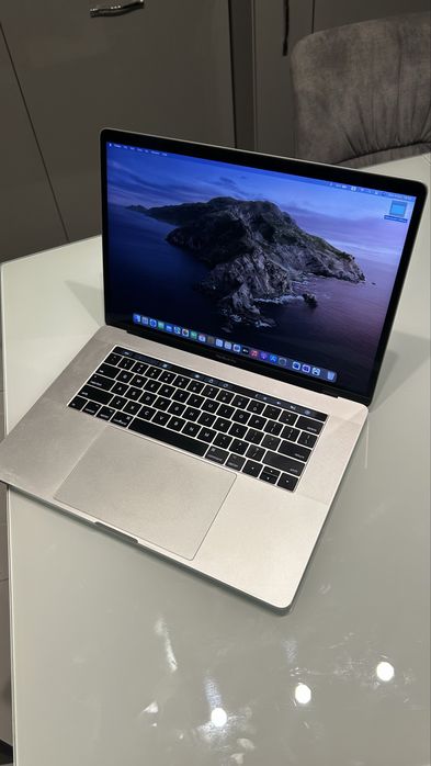 MacBook Pro 15,4" i7 3.1GHz / 16GB RAM / 2TB SSD / Radeon 4GB