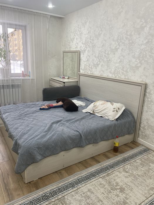 Продам спальный гарнитур