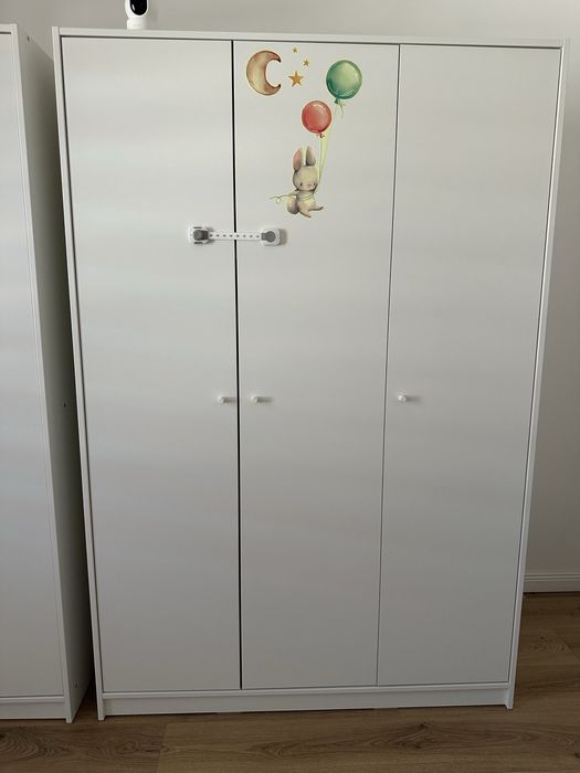 Vand 2 dulapuri camera copiii